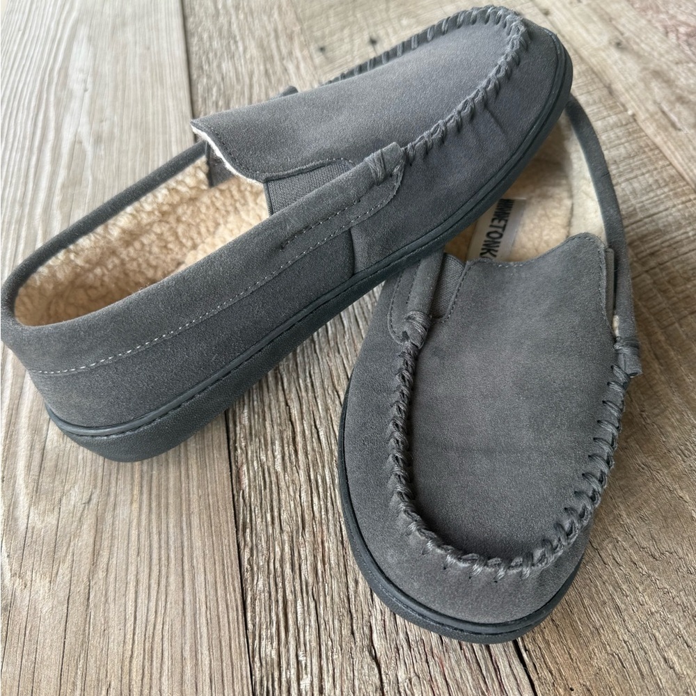 Minnetonka Sheepskin Hardsole Slipper sz 8M